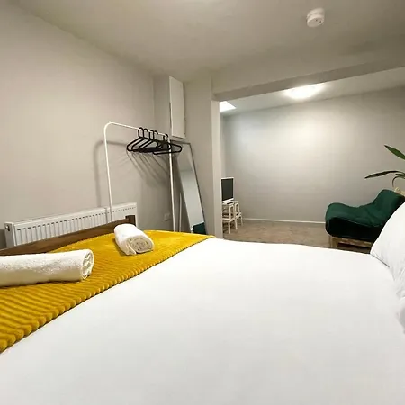 Holiday home Guestready - Modern Sleeps 10 Close To Leeds City Family Home Leeds (West Yorkshire)