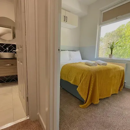 Casa vacanze Guestready - Modern Sleeps 10 Close To Leeds City Family Home *