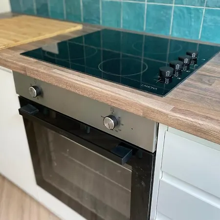Guestready - Modern Sleeps 10 Close To Leeds City Family Home Holiday home *