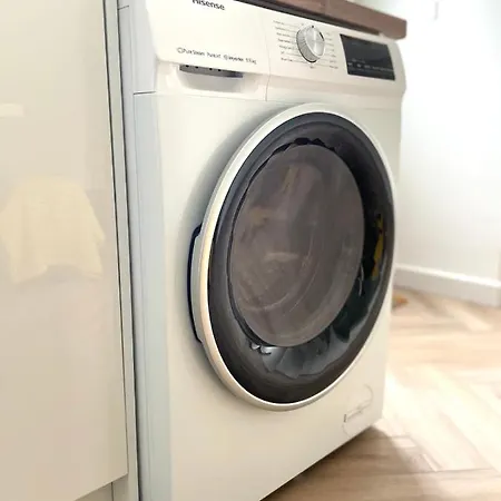 Guestready - Modern Sleeps 10 Close To Leeds City Family Home Leeds (West Yorkshire)