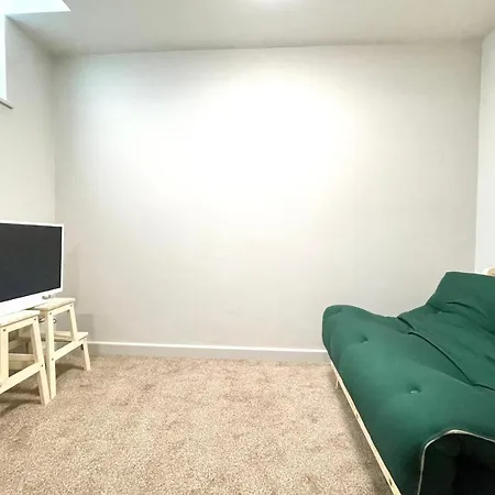 Guestready - Modern Sleeps 10 Close To Leeds City Family Home