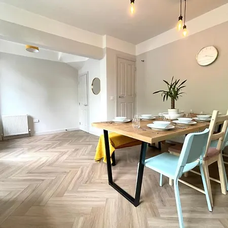 Guestready - Modern Sleeps 10 Close To Leeds City Family Home Casa vacanze